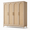 Armoire en bois clair avec portes en rotin