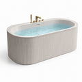 Baignoire îlot ovale en acrylique avec robinetterie en laiton
